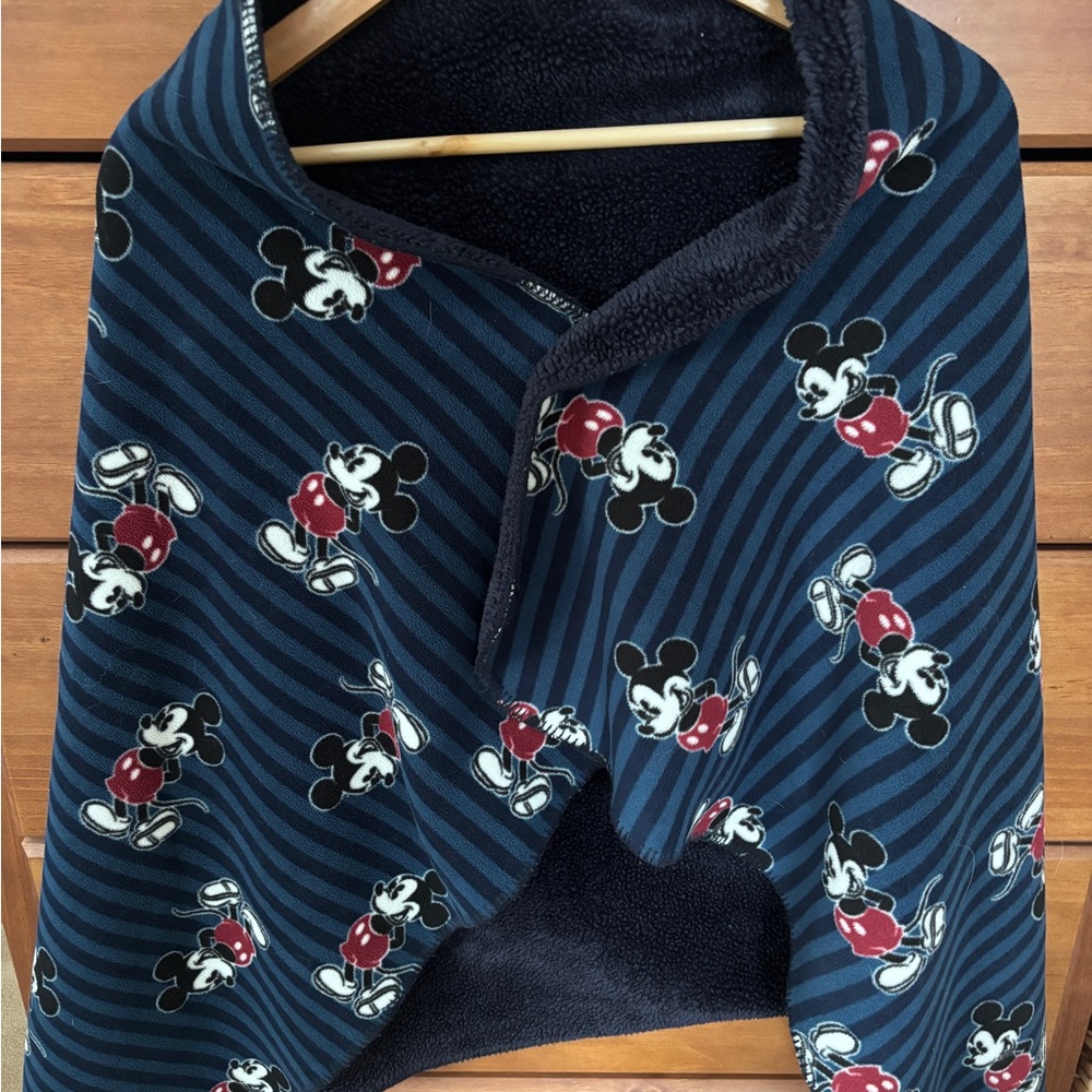 Disney x Uniqlo Mickey Mouse Striped Cozy Sherpa and Fleece Wrap - Navy and Red